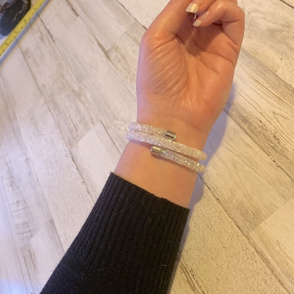 2/$15 White crystal bracelet - Picture 3 of 3